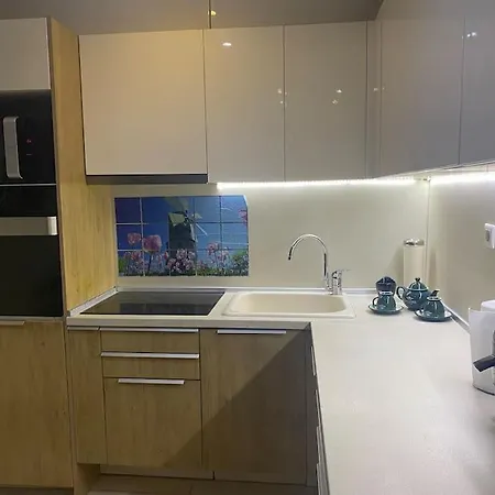 Luxury Seaside With Jacuzzi & Garden - Warna