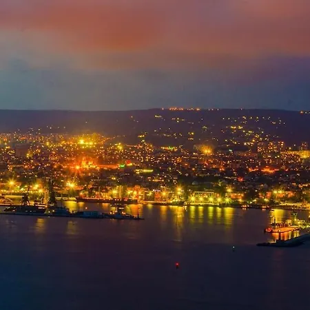 Luxury Seaside With Jacuzzi & Garden - Warna