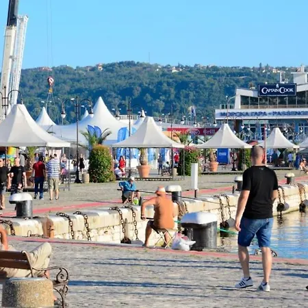 Ferienhaus Luxury Seaside With Jacuzzi & Garden - *