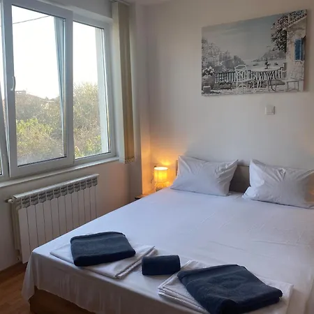 Luxury Seaside With Jacuzzi & Garden - *