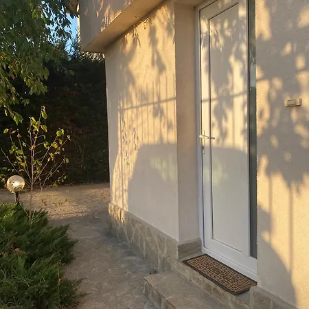 Luxury Seaside With Jacuzzi & Garden - Warna