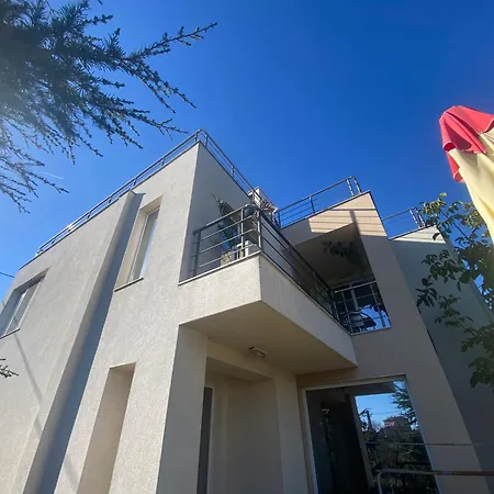 Luxury Seaside With Jacuzzi & Garden - *