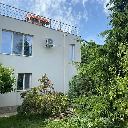 Nyaraló Luxury Seaside With Jacuzzi & Garden -