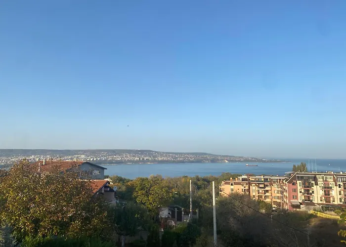 Luxury Seaside With Jacuzzi & Garden - Holiday home Varna