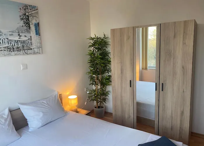 Holiday home Luxury Seaside With Jacuzzi & Garden -